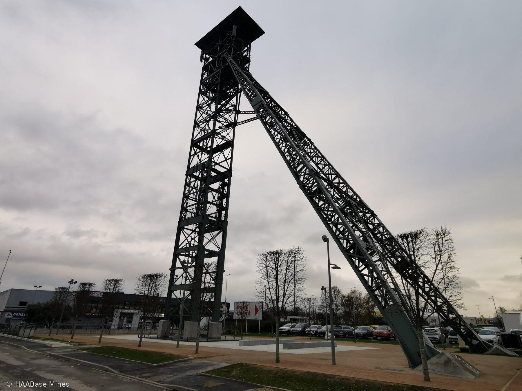 Fosse n° 3–3 bis des mines de Lens mine headframe or winding tower site