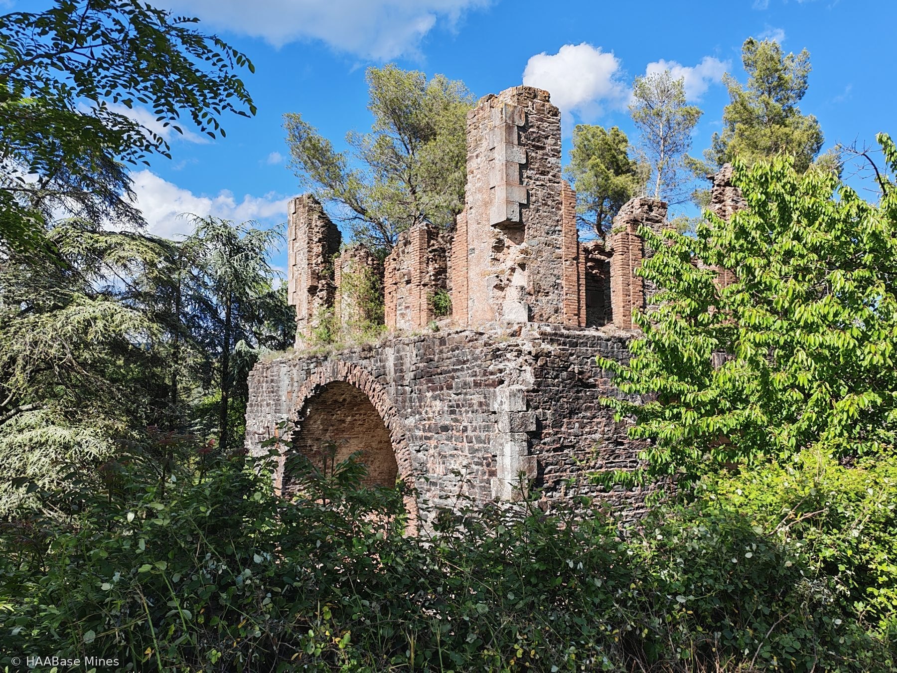 Mines de fer de Saint-Priest — Puits n° 9 mine headframe or winding tower site