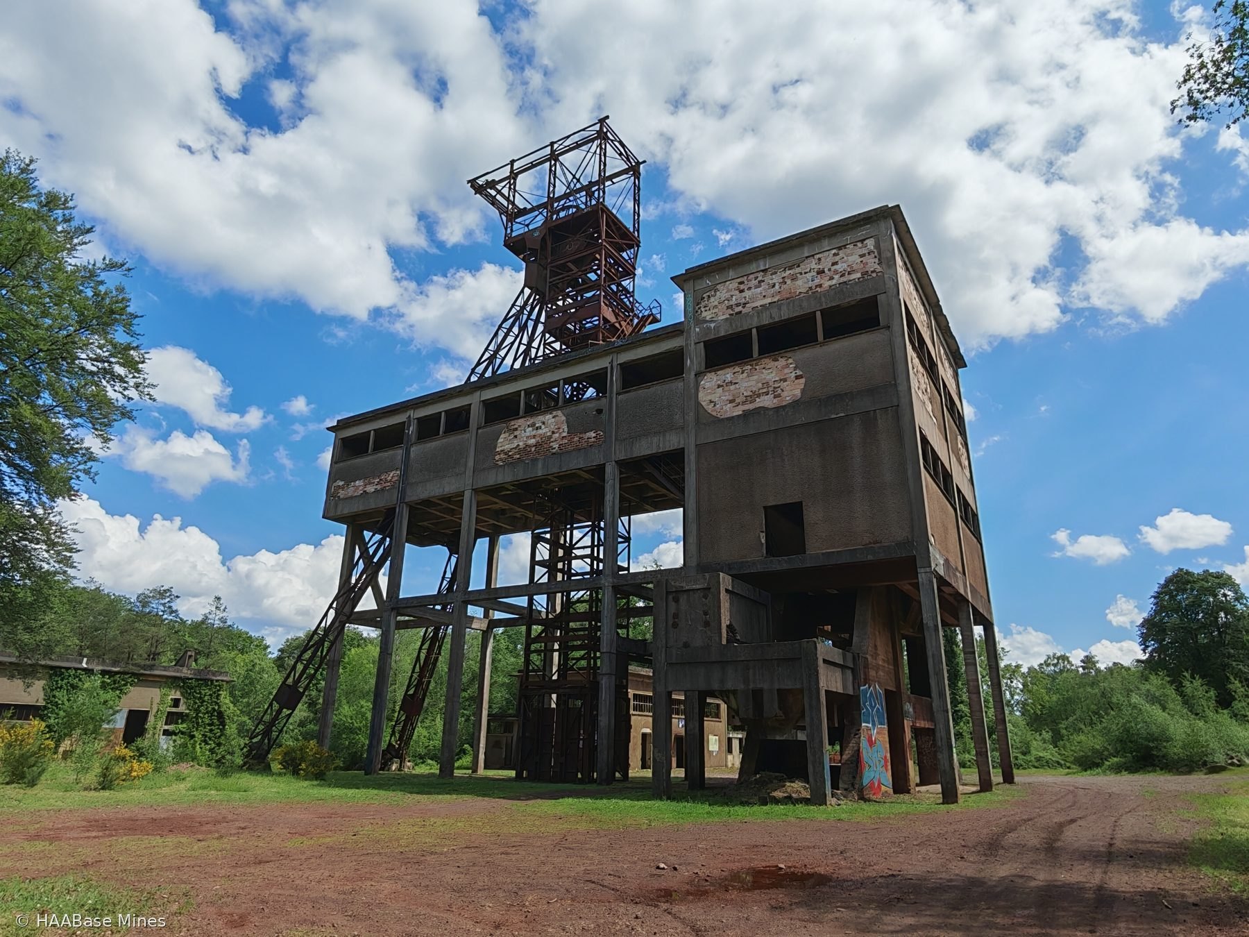 Mines de Saint-Clair-de-Halouze — Puits 1 bis mine headframe or winding tower site