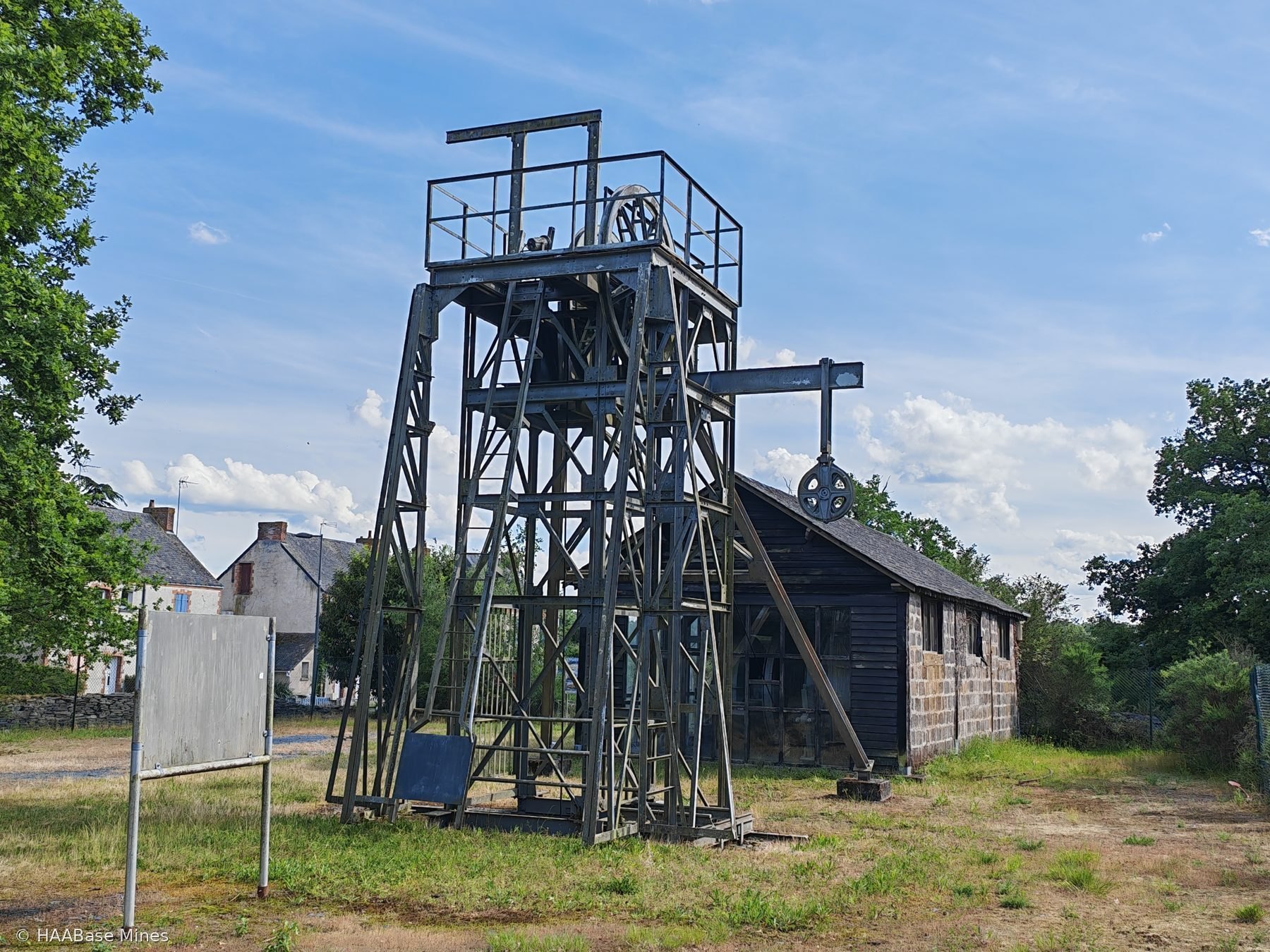 Ardoisières de Misengrain — Puits n° 6 mine headframe or winding tower site