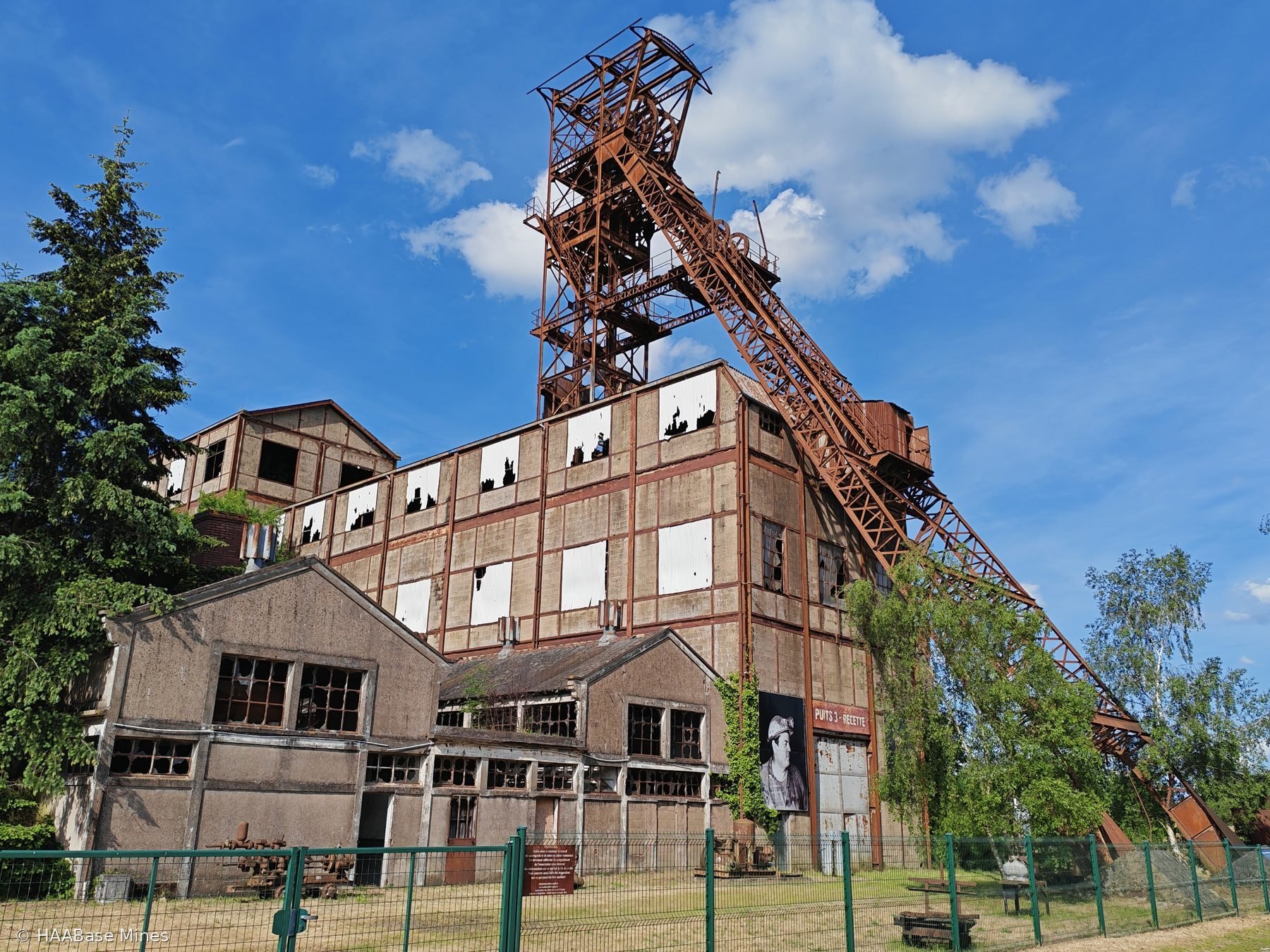 Mines de Segré — Puits Bois III mine headframe or winding tower site