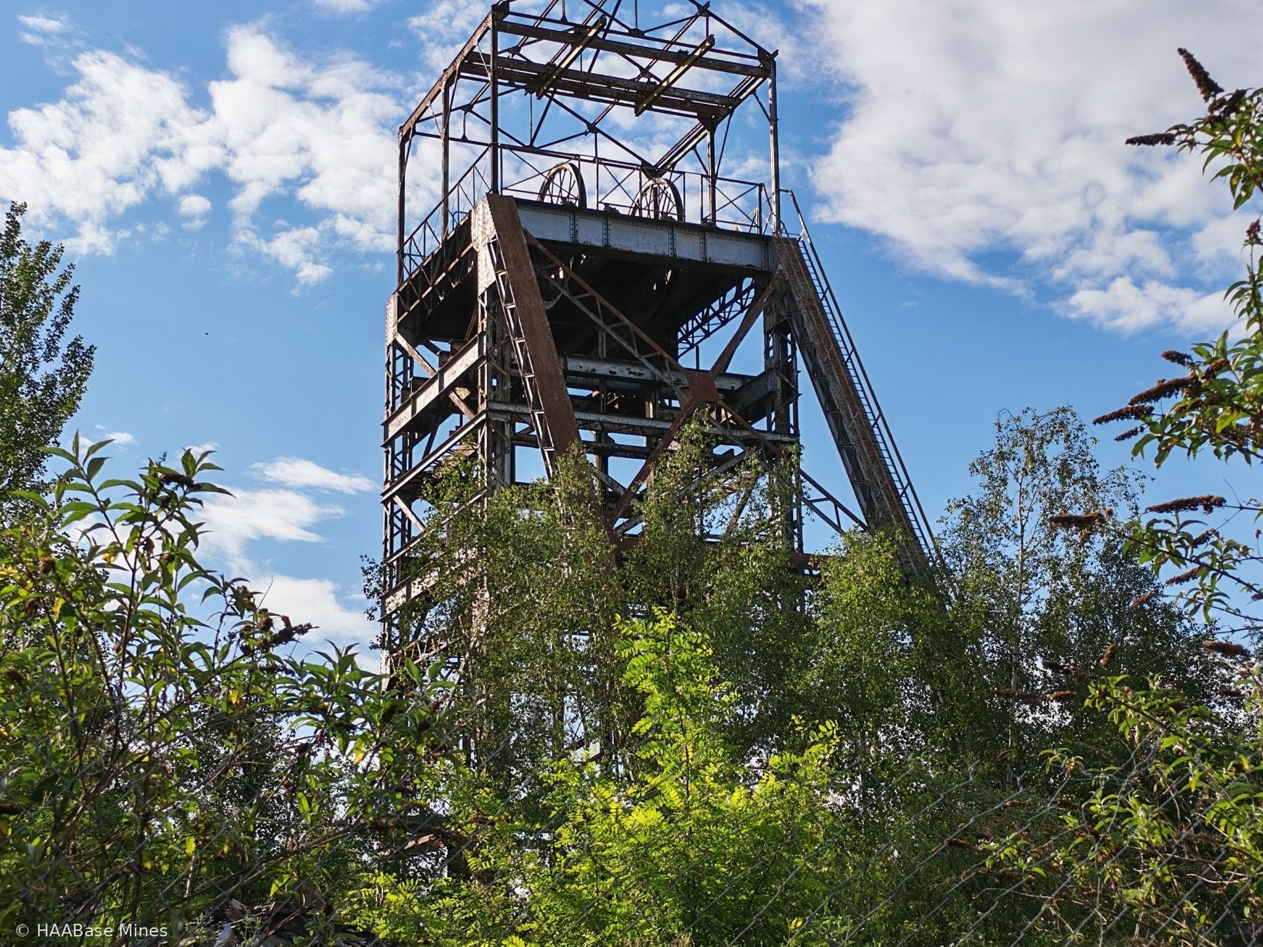 Mines de Segré — Puits de l’Oudon mine headframe or winding tower site