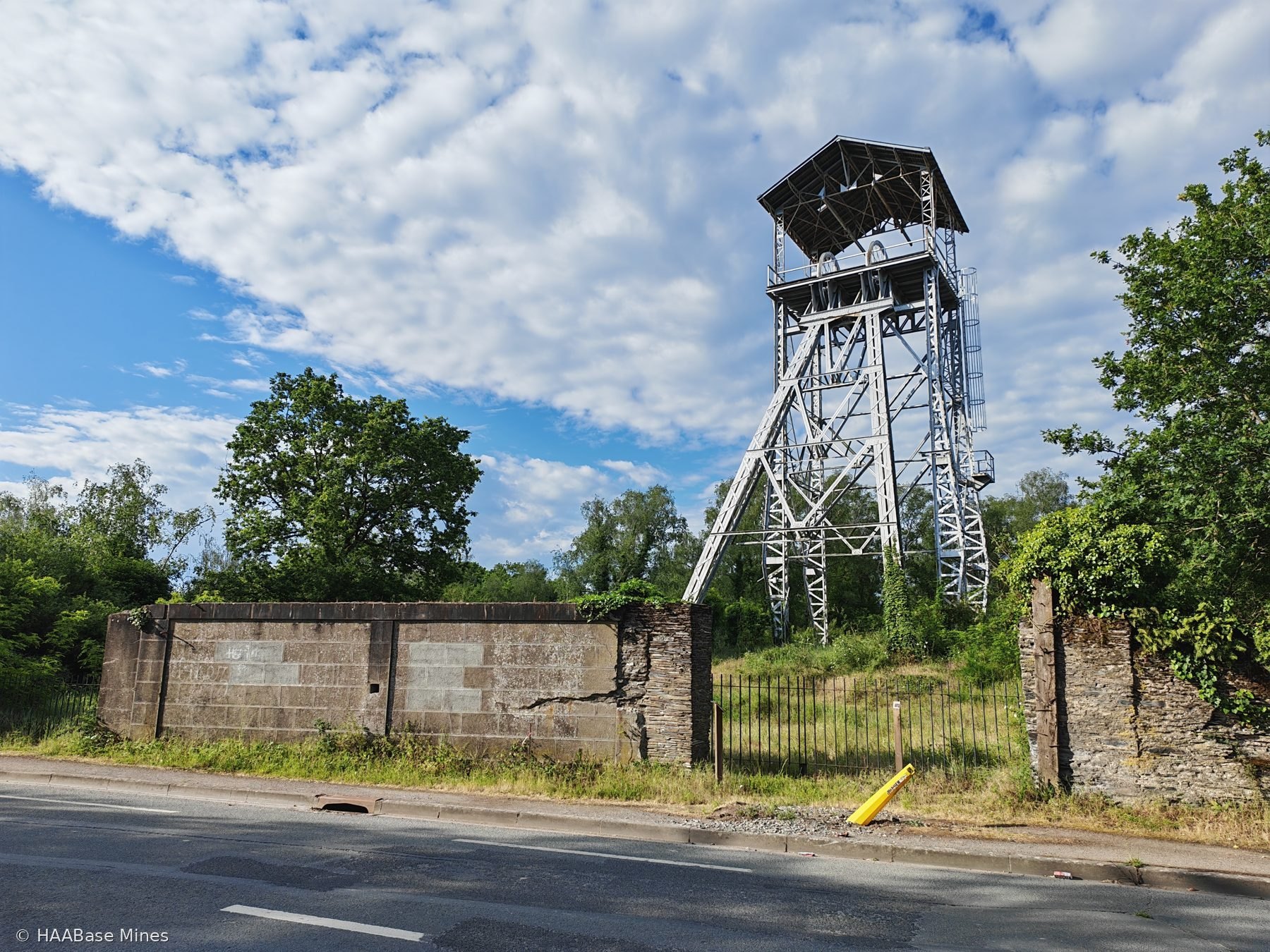Ardoisières de Trélazé — Puits n° 25 des Fresnais mine headframe or winding tower site