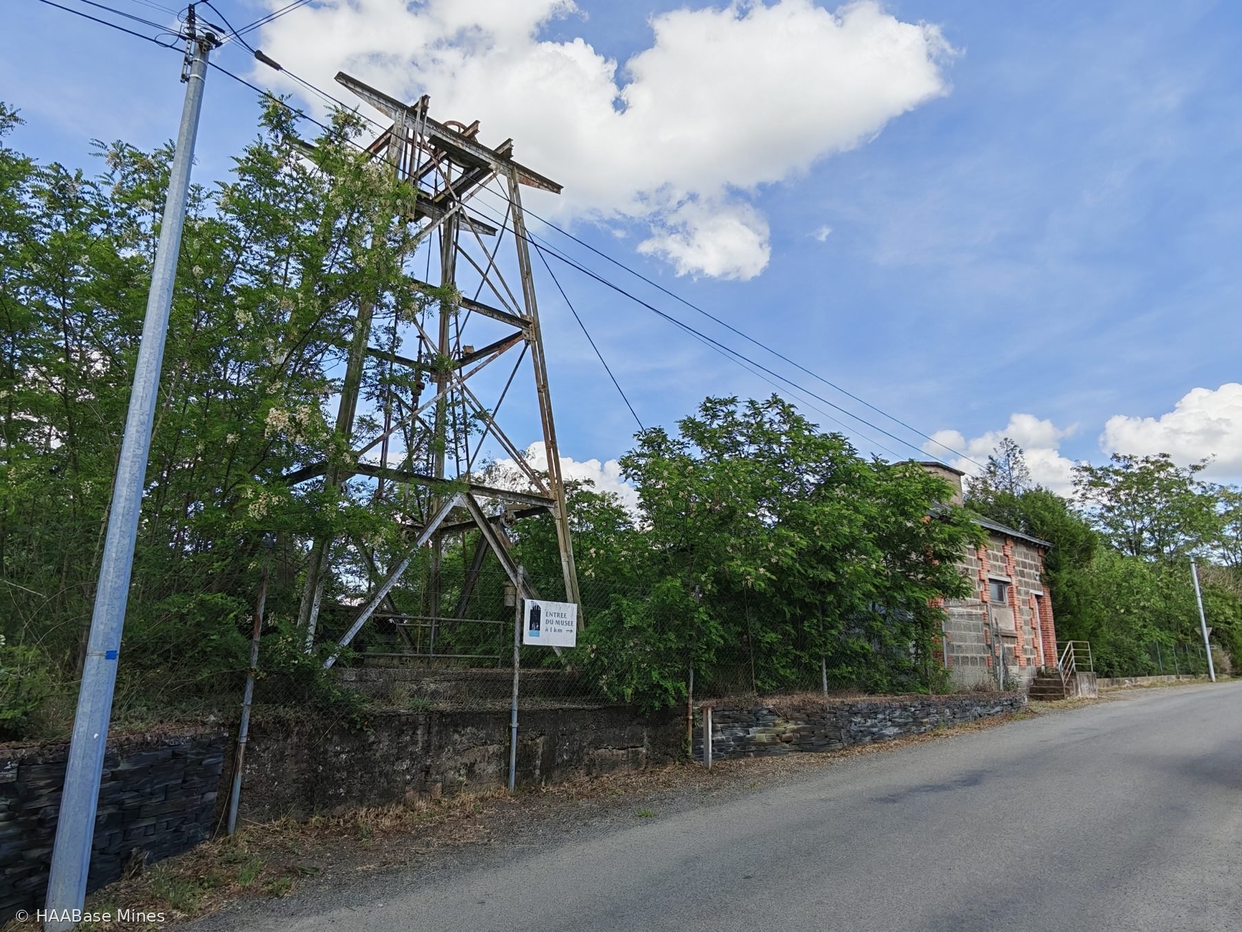 Ardoisières de Renazé — Puits de Laubinière mine headframe or winding tower site