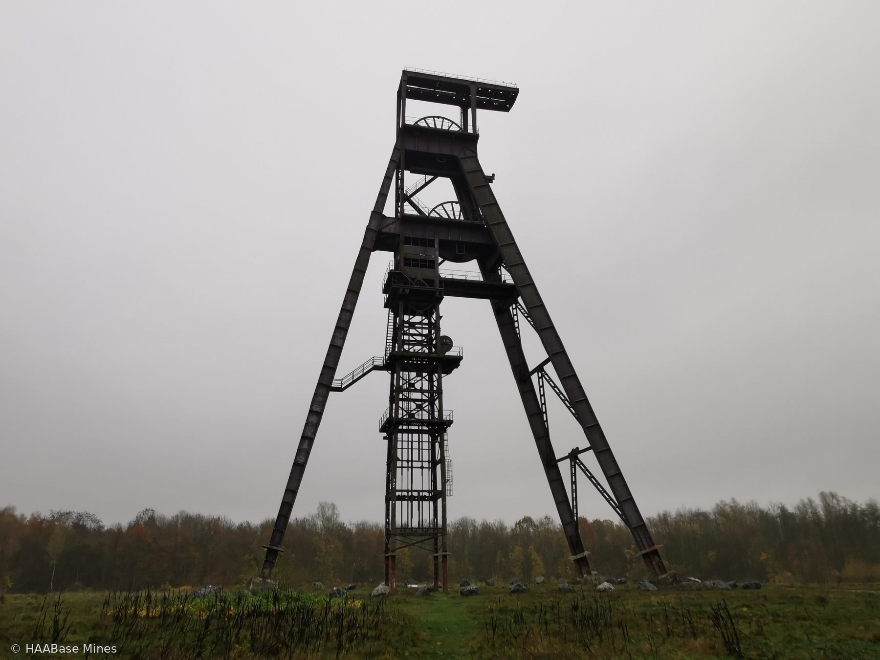 Fosse Ledoux mine headframe or winding tower site